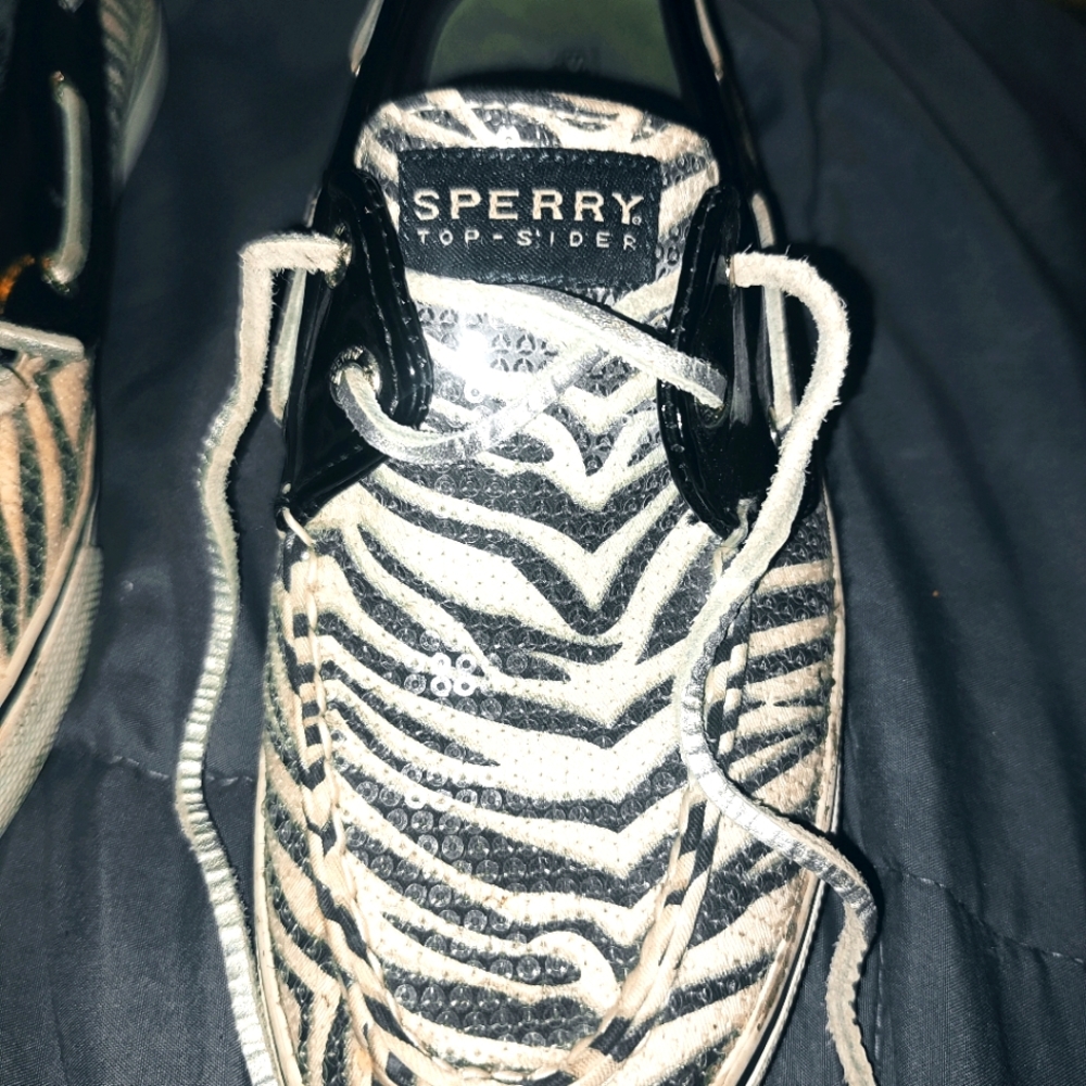 Zebra Sperry's size 8